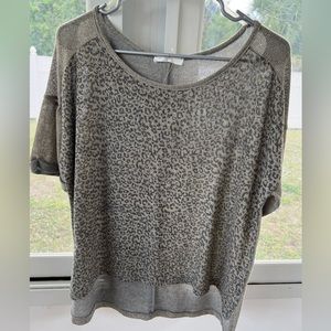 ANIMAL PRINT Short sleeve sweater style top